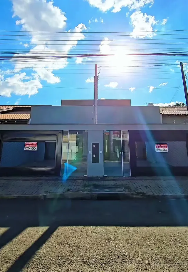 Fachada de casa térrea moderna no Jardim Belo Horizonte, Zona Leste de Londrina